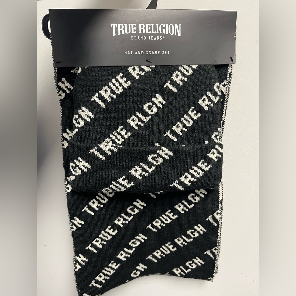 True Religion Hat and Scarf Set Unisex